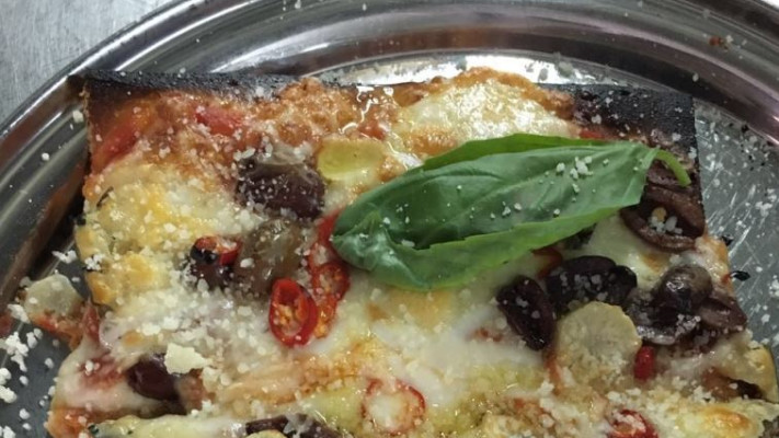 פיצה כשרה לפסח במסעדת פורטו. צילום: יח&quot;צ