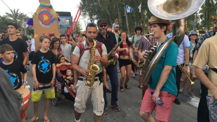 תהלוכת פסטיבל הלהטוטנים בבית שאן. צילום: רשות הטבע והגנים