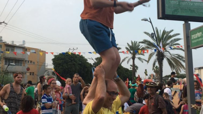 תהלוכת פסטיבל הלהטוטנים בבית שאן. צילום: רשות הטבע והגנים