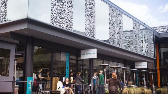 סניף של Cafe Gratitude. צילום מסך 