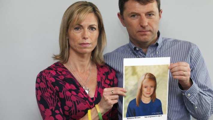 הוריה של מדלן מקאן עם תמונתה