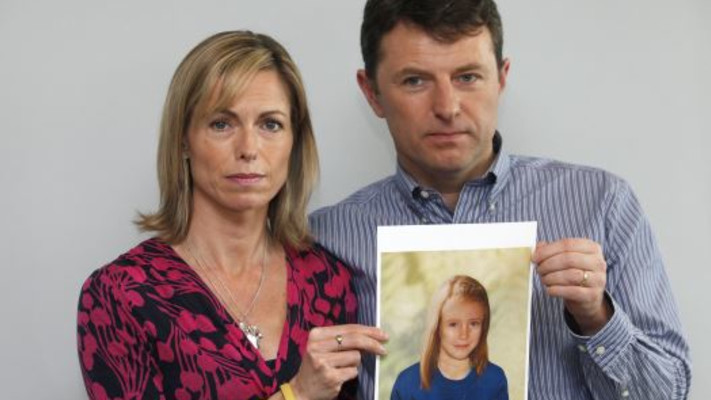 הוריה של מדלן מקאן עם תמונתה