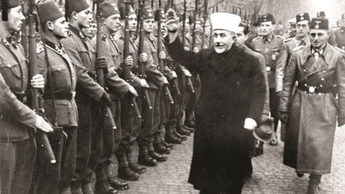 האנציקךופדיה הפלסטינית מדלגת על שנות שהותו בגרמניה. המופתי סוקר מסדר בגרמניה. צילום: הארכיון הפדרלי של גרמניה