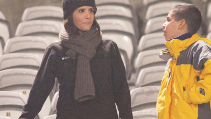 דואגת שלא יחסר דבר. אלונה ברקת. צילום: עדי אבישי