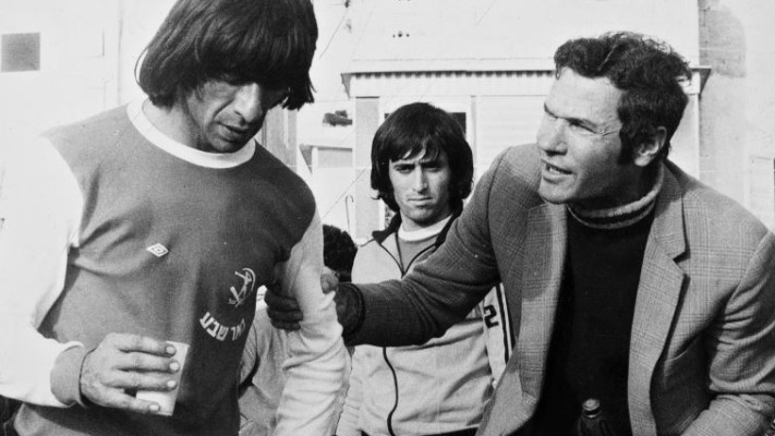 קיבל מכונת כביסה. החלוץ אברהם נומה. צילום: אלקסנדר זיסקינד