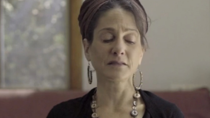 וונדי, אמו של חזי אמני בקמפיין הסברה - עוצרים את השמועות. צילום מסך דובר צה&quot;ל