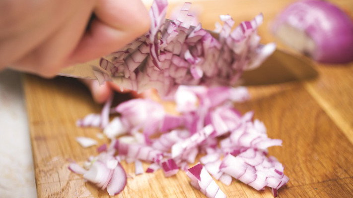 בצל קצוץ. צילום: פסקל רובין פרץ