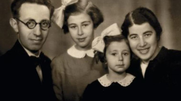 אמו של קלמן ליבסקינד עם הוריה, בתמונה שנשתמרה