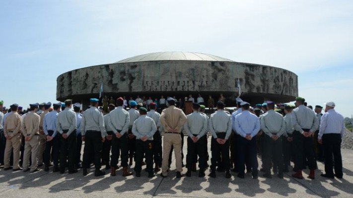 קציני צה&quot;ל מול הר האפר. צילום: דובר צה&quot;ל