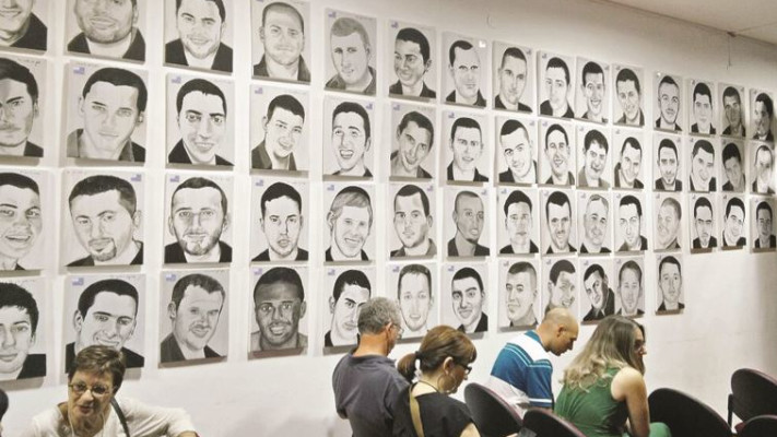 &quot;עיניים מדברות&quot;, תערוכת הציורים של הנופלים. צילום: אריק סולטן