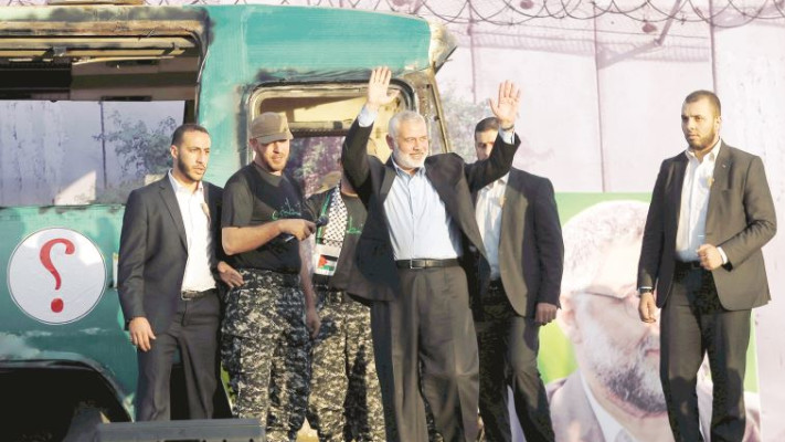 איסמעיל הנייה המלך מפגן אנטי ישראלי בעזה בחודש שעבר. ההנהגה המדינית של חמאס כופה ריסון על הזרוע הצבאית ומפקדיה. צילום: רויטרס