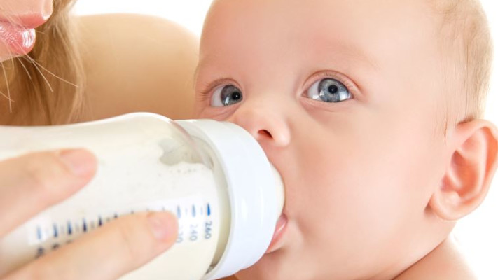 הנקה בבקבוק