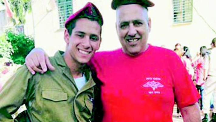 אסף אליו עשרות חברים. נדב עם אביו 