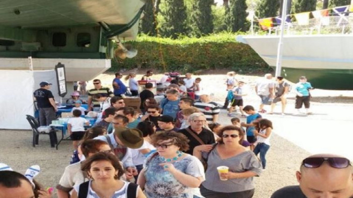 מחכים בתור למוזיאון ההעפלה וחיל הים בחיפה. צילום באדיבות המועצה לשימור