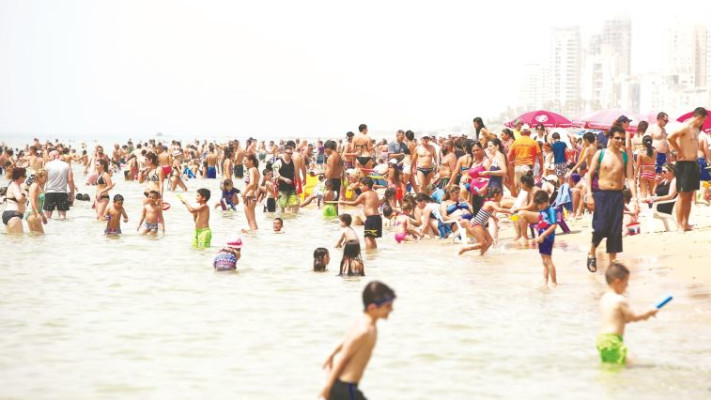 שרב בחוף הים. צילום: אלוני מור 