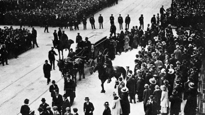 הלווייתו של שלום עליכם, 1916