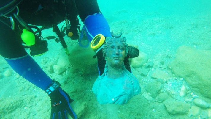 פסלון של אלת הירח לונה צילום: רן פיינשטיין