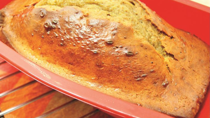 על הגבול בין בצק בחוש לבצק תופין. לחם טחינה נטול גלוטן. צילום:פסקל פרץ רובין