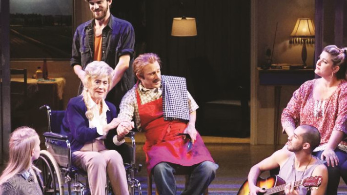 ההצגה &quot;על האש&quot; שכתב קרן. &quot;הדרך שלי להתמודד&quot;. צילום: גדי דגון