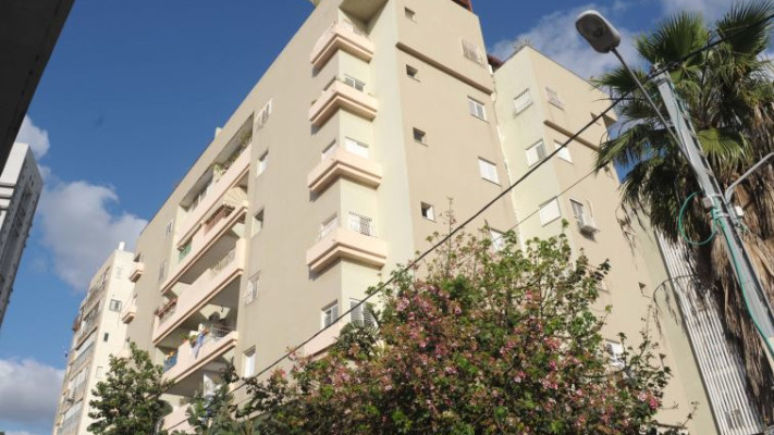 הבניין בו אירעה פליטת הכדור. צילום: אבשלום ששוני