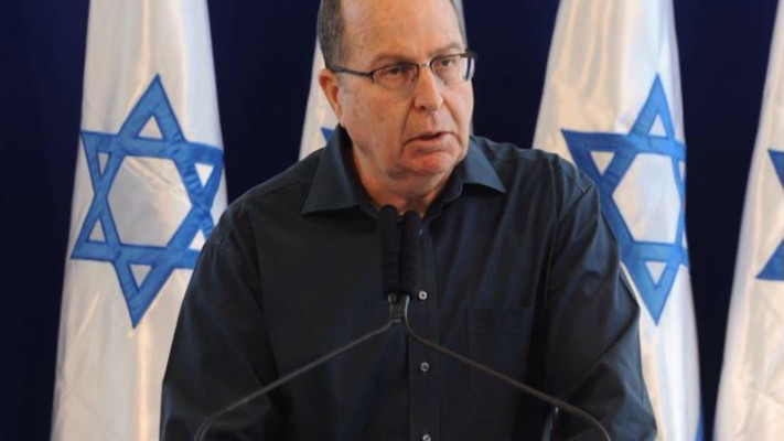 משה יעלון במסיבת עיתונאים בקריה, בסוף השבוע. צילום: אבשלום ששוני