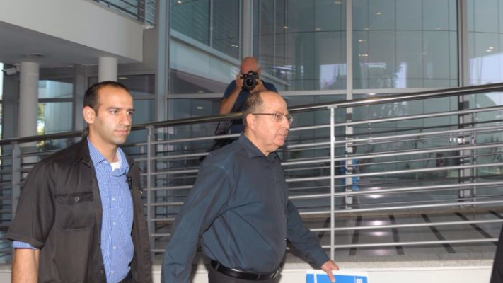 ימנע מטקס חילופים. משה יעלון בקריה, היום. צילום: אבשלום ששוני