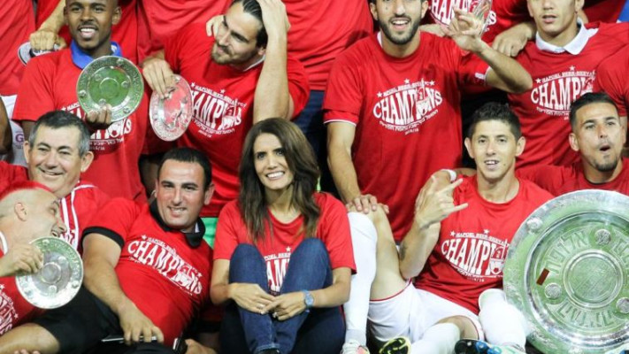 אלונה ברקת ושחקני הפועל באר שבע חוגגים. צילום:דני מרון