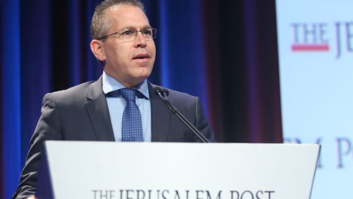 &quot;לא מכיר את זה ולא יודע מה יש בתוכו&quot;. ארדן. צילום: מרק ישראל סלם