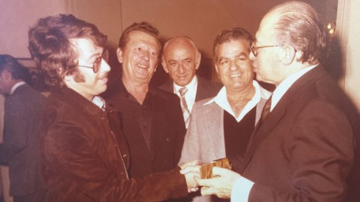 &quot;לסגור מעגל&quot;. סמל עם בגין ז&quot;ל. צילום פרטי