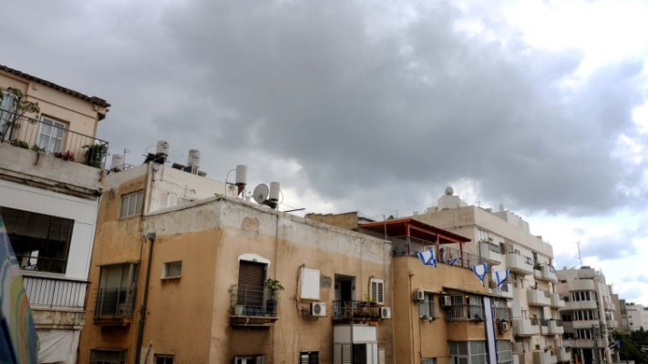 גשם  ברחובות תל אביב, הבוקר. צילום: אבשלום ששוני