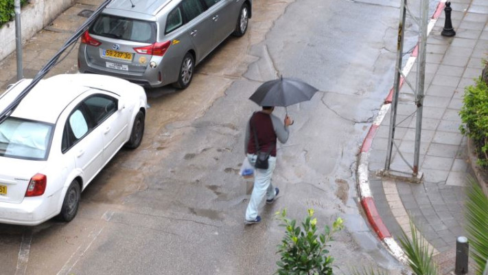 גשם בתל אביב, ארכיון. צילום: אבשלום ששוני