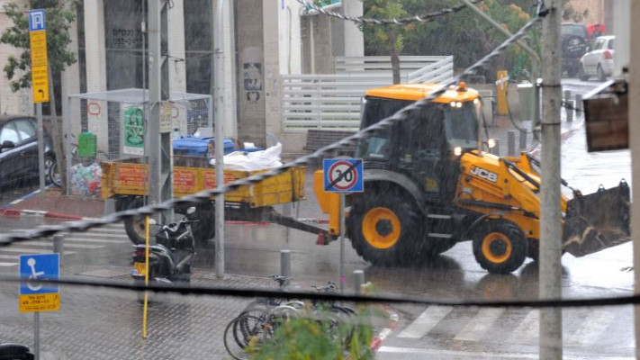 תל אביב גשומה באמצע חודש מאי. צילום: אבשלום ששוני