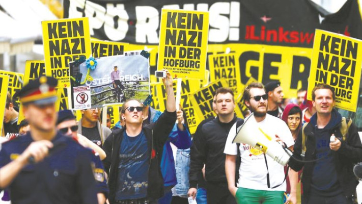 הפגנה נגד מפלגת החירות, &quot;לא לנאצי בארמון הופבורג&quot;. צילום: רויטרס