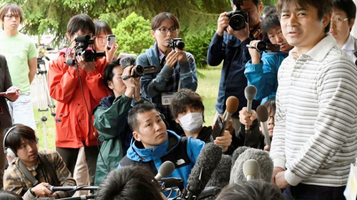 &quot;הבנו שהגזמנו&quot; אביו של הנער שננטש ביער, הבוקר. צילום: רויטרס