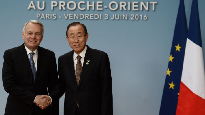 שר החוץ הצרפתי ז'אן- מרק איירו ובאן קי מון  בוועידת פריז. צילום: AFP