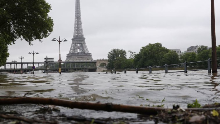 הסן מוצף בעקבות ירידת גשמים. צילום: רויטרס