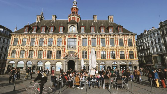 מיניאטורה של פריז. ליל. צילום: רויטרס