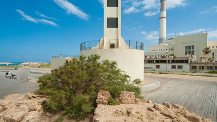 המגדלור בחוף ימה של תל אביב