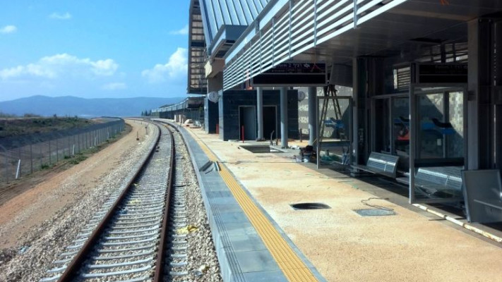 שלב גמר עבודות בתחנת מגדל העמק כפר ברוך. צילום: ללא קרדיט