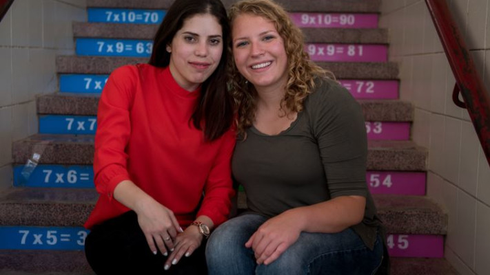 שיינה ליד ולינה חליפה. צילום: Myisraelphotos