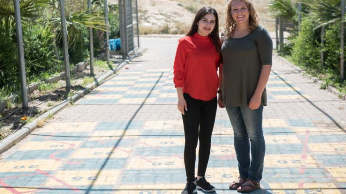 שיינה ליד ולינה חליפה. צילום: Myisraelphotos