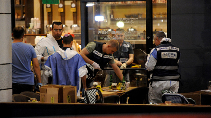 זירת הפיגוע בת&quot;א. צילום: אבשלום ששוני 