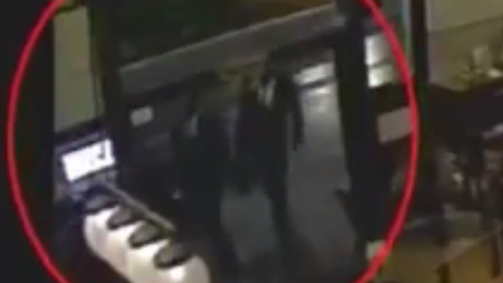 תיעוד המחבלים בשרונה מרקט. צילום מסך