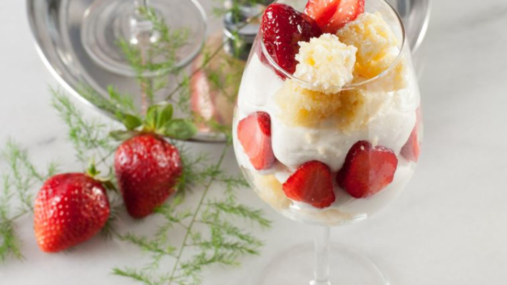 בואי נקנה עוד תותים. קינוח מסקרפונה. צילום: בועז לביא