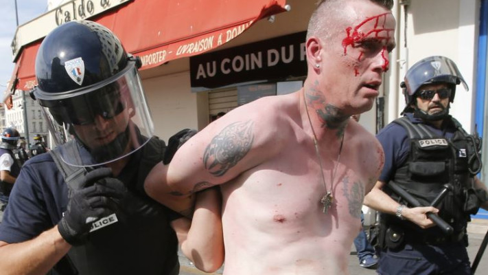 מעצר של חוליגן אנגלי במרסיי, צילום: רויטרס