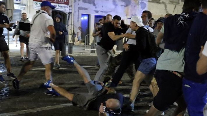מוכים ומכים, חוליגנים אנגלים במרסיי. צילום: רויטרס