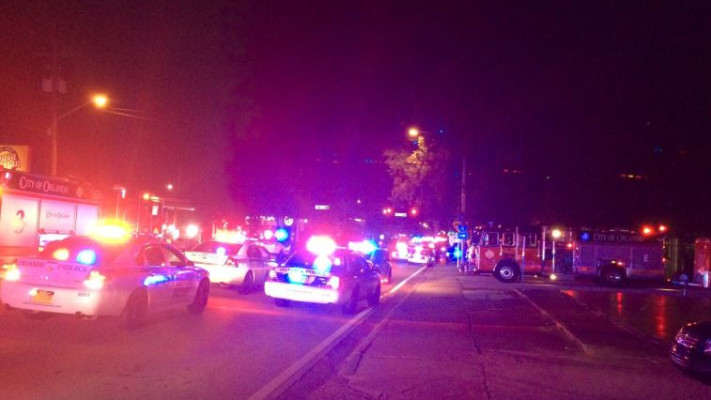 ניידות משטרה מחוץ למועדון באורלנדו