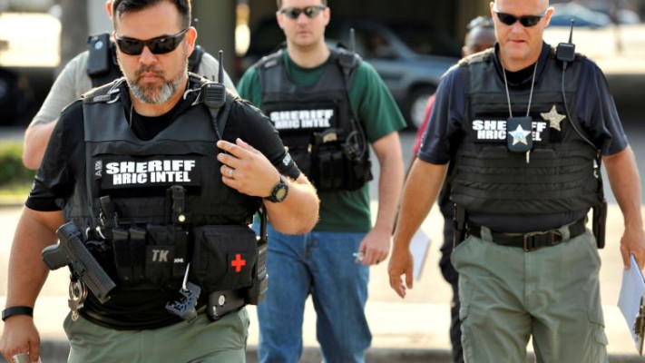 כוחות משטרה בזירת הטבח באורלנדו, הבוקר. צילום: רויטרס