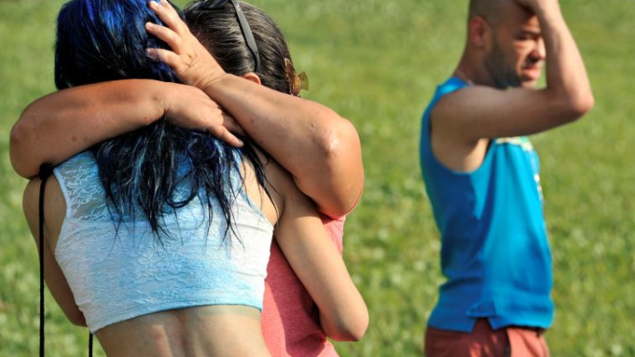 מחוץ לזירת הטבח באורלנדו. צילום: רויטרס