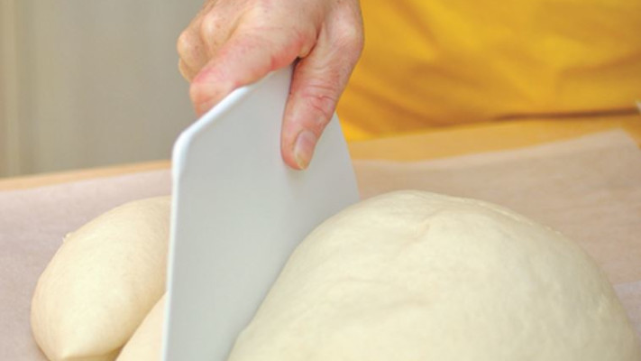 בצק ללחמניות גבינה. צילום: פסקל רובין פרץ